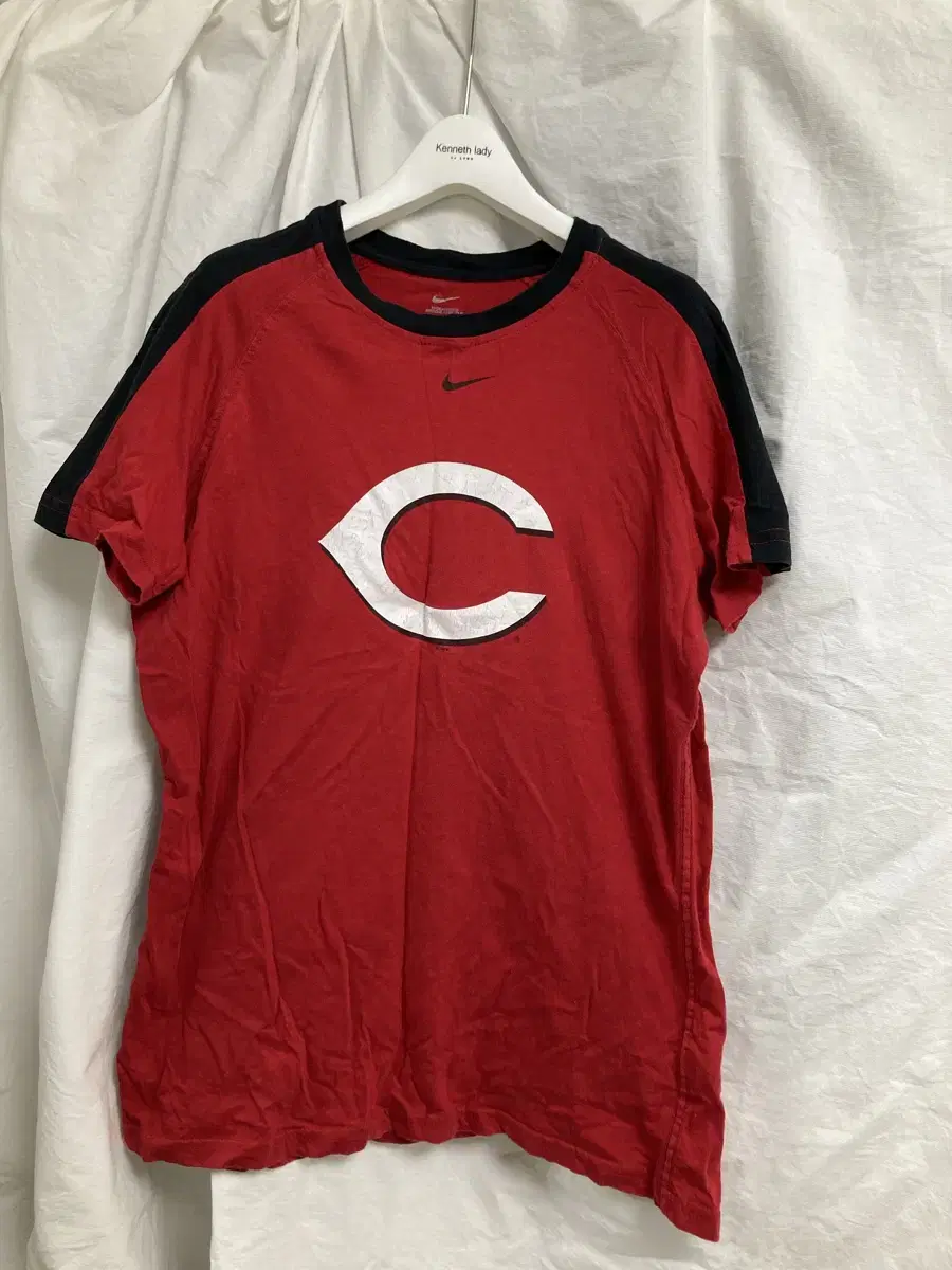 NIKE red tee